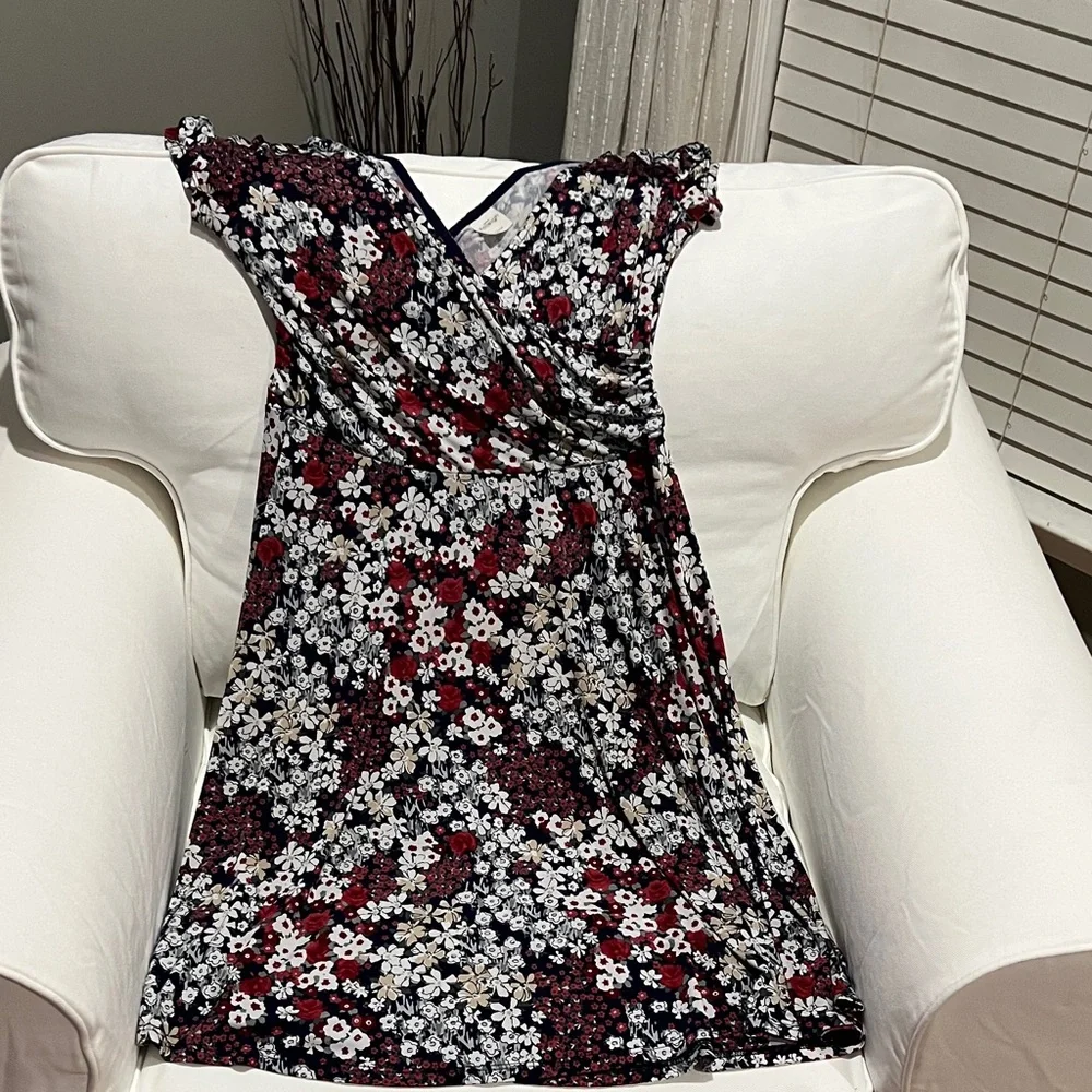 Kaileigh (stitch fix haul) Floral Wrap Midi Dress - Navy, Red & White, grey - Picture 6 of 6